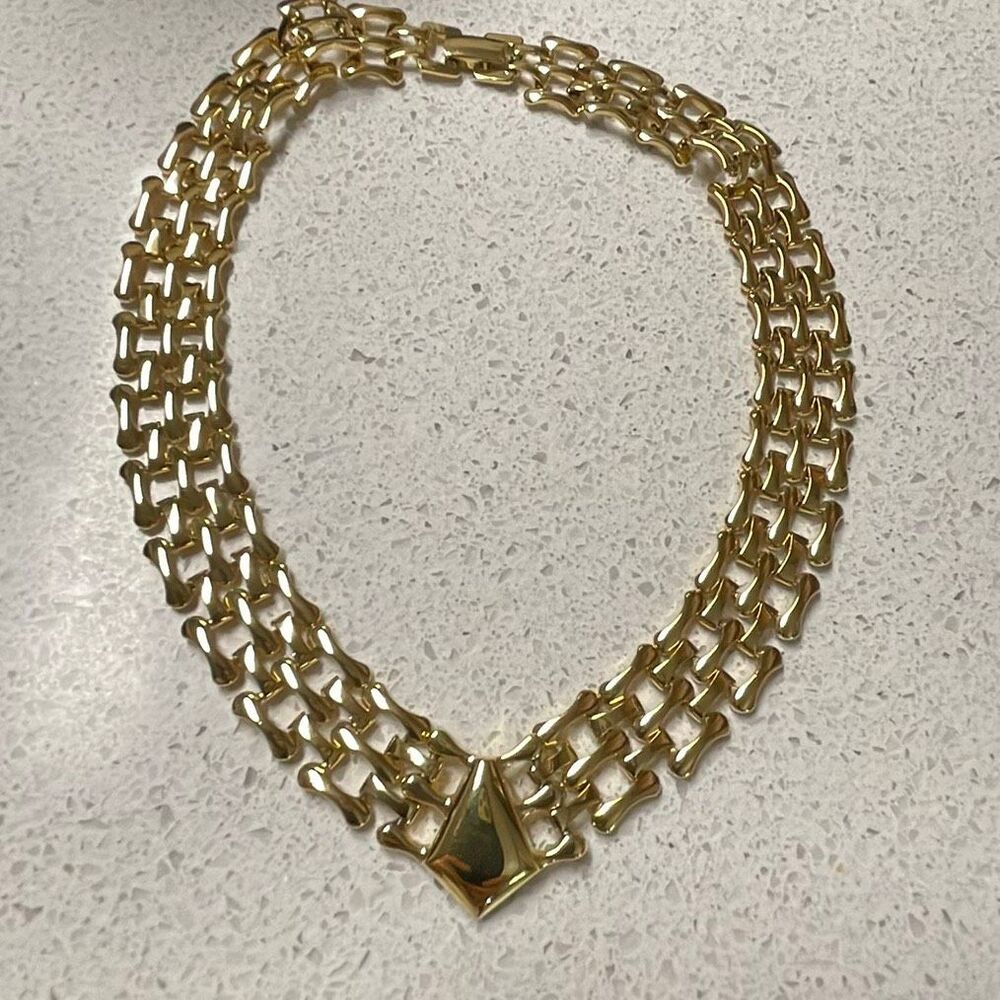 Vintage GP panther chain collar necklace 16” v shaped decor.